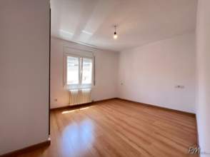 Piso de alquiler zona centro-Bonastruc de Porta de 2ª mano - 8091