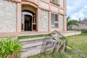 Casa en venta Modernista en el corazón de Cassa de la Selva de 2ª mano - 9106