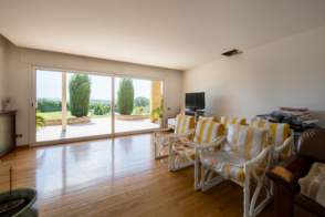 Venta de una villa en Cornellà del Terri de 2ª mano - 9531