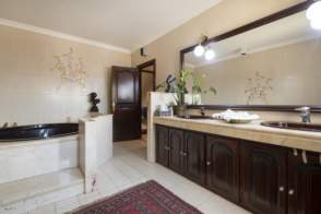 Venta de una villa en Cornellà del Terri de 2ª mano - 9531