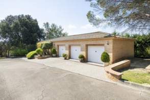 Venta de una villa en Cornellà del Terri de 2ª mano - 9531