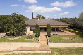 Venta de una villa en Cornellà del Terri de 2ª mano - 9531