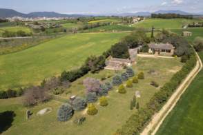 Venta de una villa en Cornellà del Terri de 2ª mano - 9531