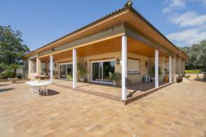 Venta de una villa en Cornellà del Terri de 2ª mano - 9531