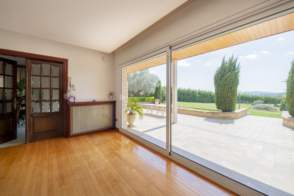 Venta de una villa en Cornellà del Terri de 2ª mano - 9531