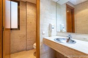 Venta de local comercial en Girona Capital de 2ª mano - 9556