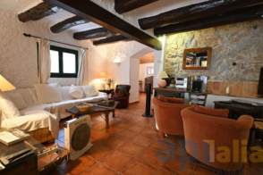 Venta de una encantadora villa campestre en Bellcaire d'Empordà de 2ª mano - 9601