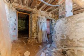 Venda de Masia a Esponellà de 2ª mà - 9702