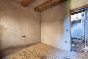 Venda de Masia a Esponellà de 2ª mà - 9702