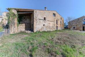 Venda de Masia a Esponellà de 2ª mà - 9702