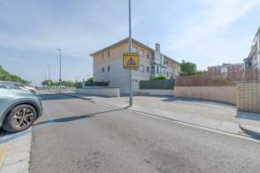 Venta de piso amplio y adaptado en Salt, La Massana de 2ª mano - 9836