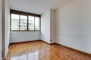 Venta de piso exterior de 3 habitaciones en La Sagrada Família, Barcelona Capital de 2ª mano - 9886