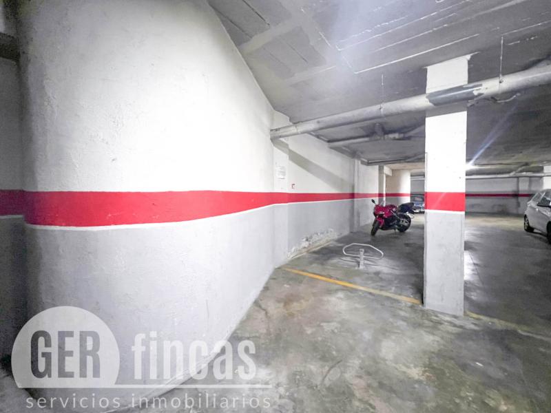Plaza con ascensor para coche pequeño o motos en Can Boada · Garaje/Parking