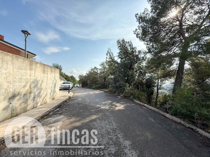 Amplio terreno edificable de 1.536 m² con vistas en Matadepera · Vistas