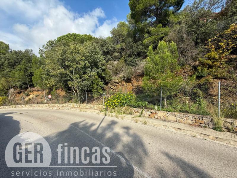 Amplio terreno edificable de 1.536 m² con vistas en Matadepera · Vistas