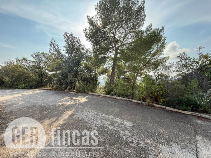 Amplio terreno edificable de 1.536 m² con vistas en Matadepera · Vistas