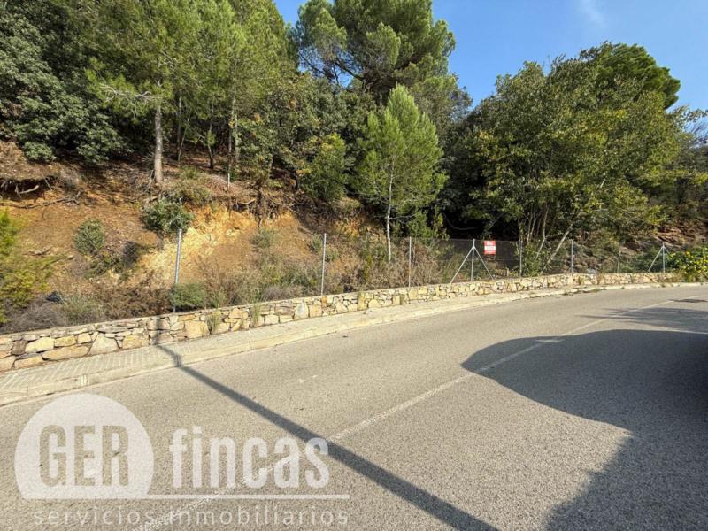 Amplio terreno edificable de 1.536 m² con vistas en Matadepera · Vistas