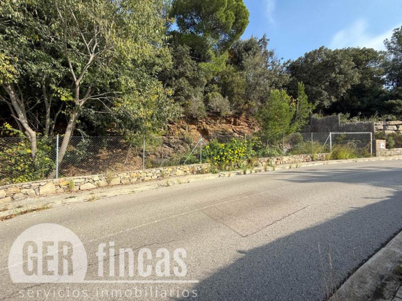 Amplio terreno edificable de 1.536 m² con vistas en Matadepera · Vistas
