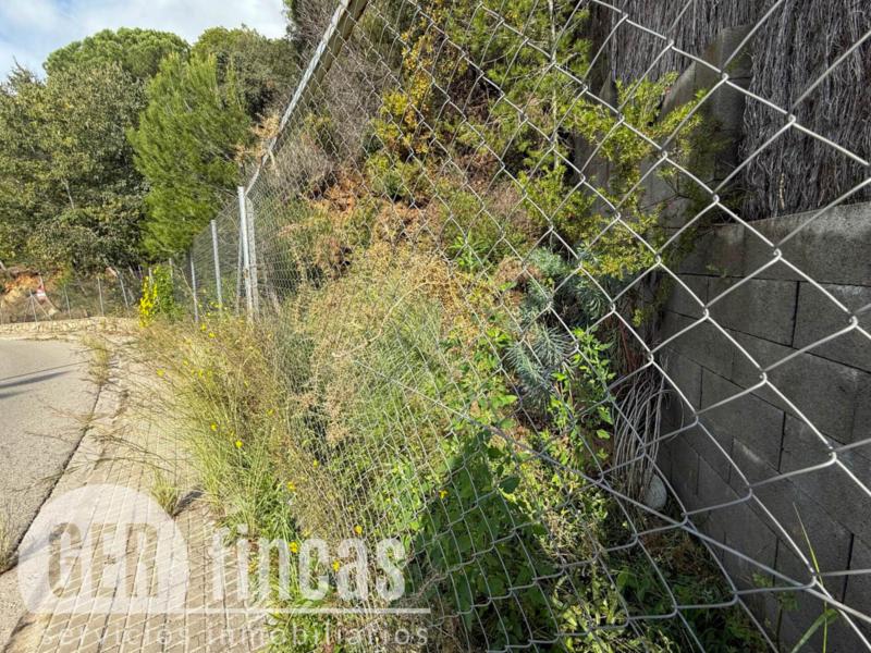 Amplio terreno edificable de 1.536 m² con vistas en Matadepera · Jardín
