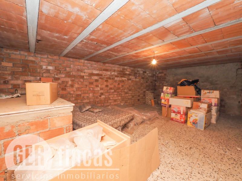 Local de 209 m² con sótano para taller o almacén en Rubí · Sótano