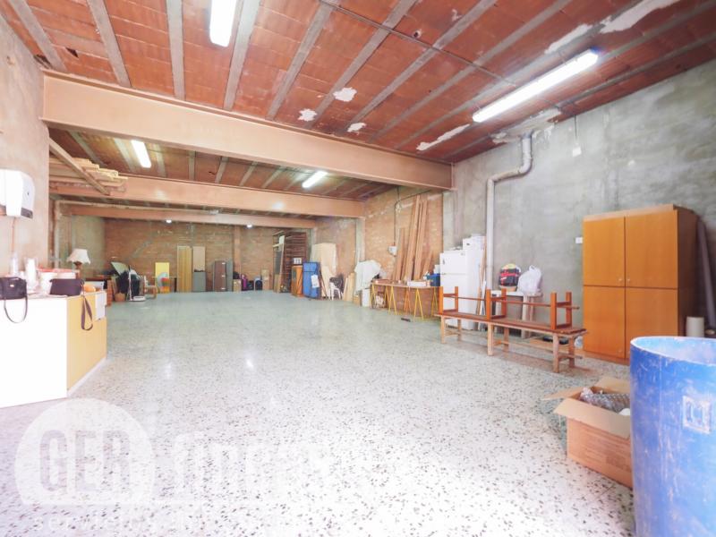 Local de 209 m² con sótano para taller o almacén en Rubí · Alrededores