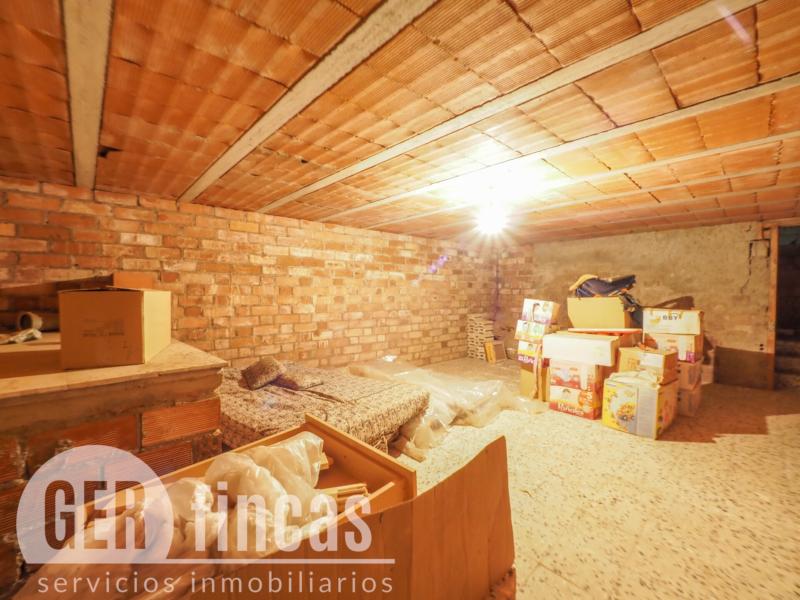 Local de 209 m² con sótano para taller o almacén en Rubí · Sótano