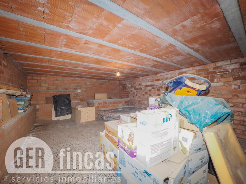 Local de 209 m² con sótano para taller o almacén en Rubí · Sótano