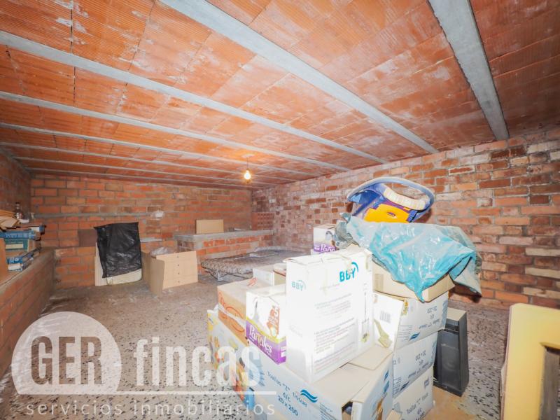 Local de 209 m² con sótano para taller o almacén en Rubí · Sótano