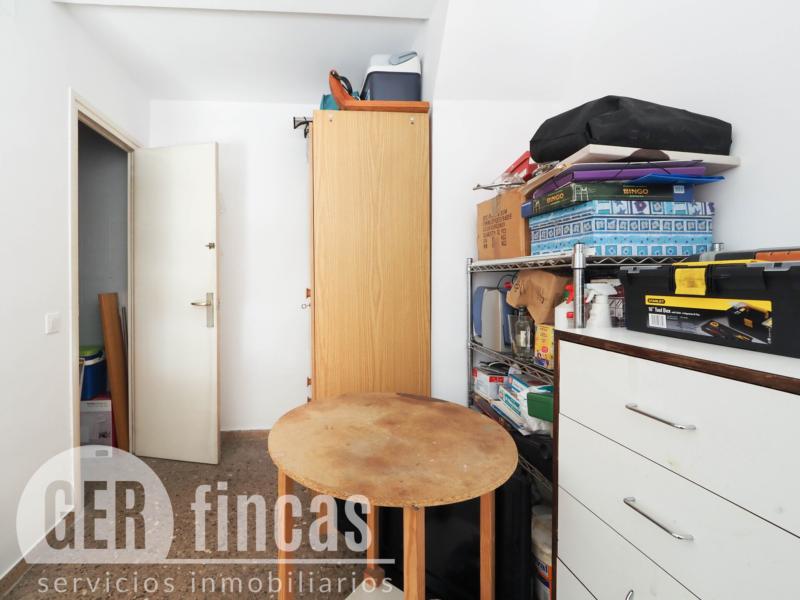 Local en Vallparadís con almacén y espacio para oficinas · Trastero