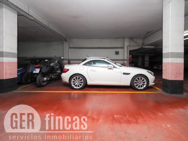 Plaza de parking cerrada de 20 m² con sistema de seguridad · Garaje/Parking