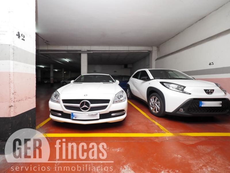 Plaza de parking cerrada de 20 m² con sistema de seguridad · Garaje/Parking