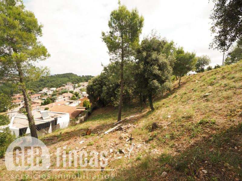Parcela edificable de 409 m² en Les Martines · Jardín