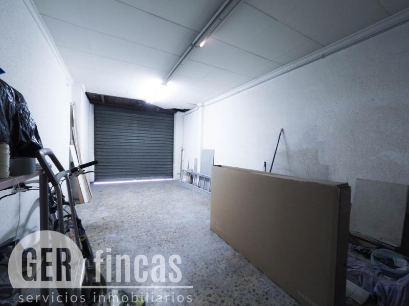 Casa sin vecinos con terraza de 25 m² y garaje para dos coches en Ca n’Aurell · Garaje/Parking
