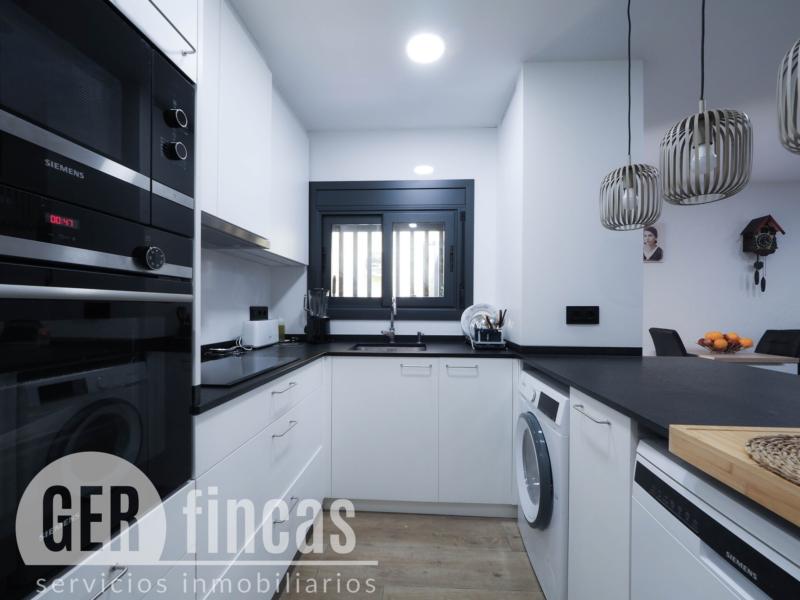 Casa sin vecinos con terraza de 25 m² y garaje para dos coches en Ca n’Aurell · Cocina