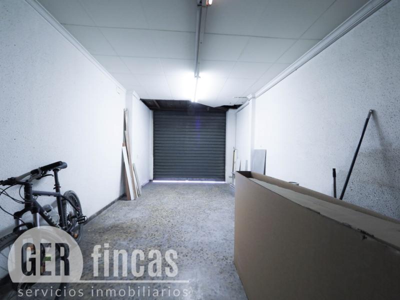 Casa sin vecinos con terraza de 25 m² y garaje para dos coches en Ca n’Aurell · Garaje/Parking