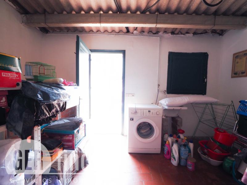 Casa sin vecinos con terraza de 25 m² y garaje para dos coches en Ca n’Aurell · Buhardilla