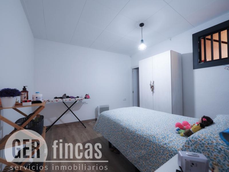 Casa sin vecinos con terraza de 25 m² y garaje para dos coches en Ca n’Aurell · Dormitorio