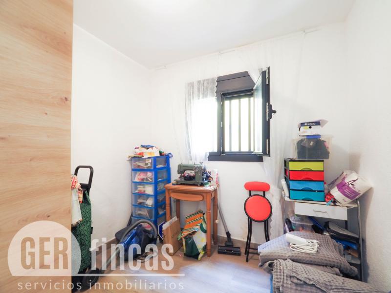 Casa sin vecinos con terraza de 25 m² y garaje para dos coches en Ca n’Aurell · Dormitorio