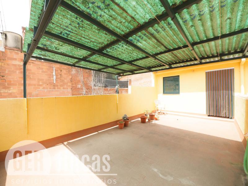 Casa sin vecinos con terraza de 25 m² y garaje para dos coches en Ca n’Aurell · Terraza