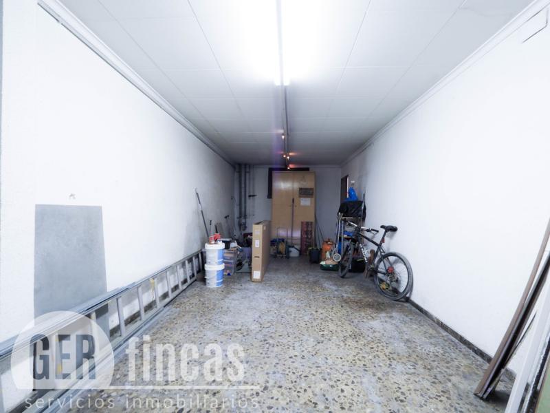 Casa sin vecinos con terraza de 25 m² y garaje para dos coches en Ca n’Aurell · Garaje/Parking
