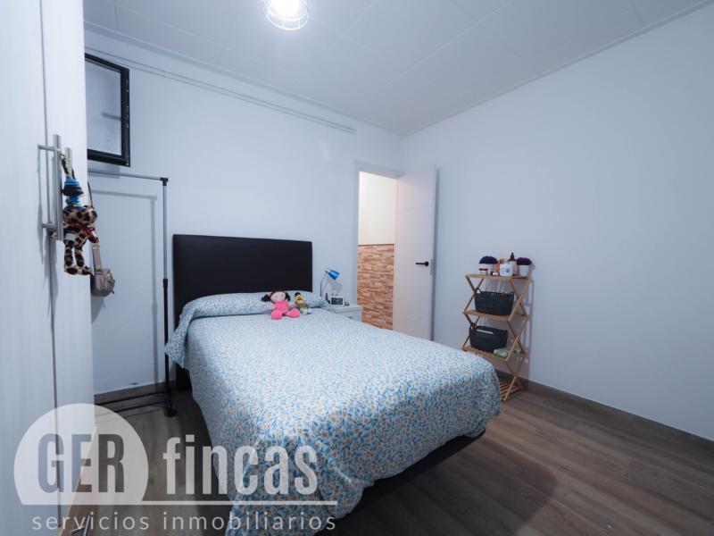 Casa sin vecinos con terraza de 25 m² y garaje para dos coches en Ca n’Aurell · Dormitorio