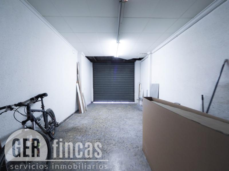 Casa sin vecinos con terraza de 25 m² y garaje para dos coches en Ca n’Aurell · Garaje/Parking