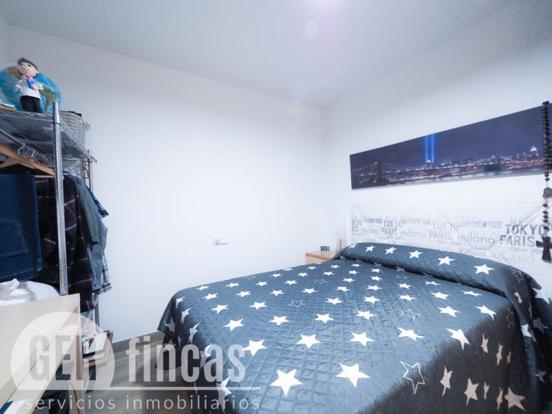 Casa sin vecinos con terraza de 25 m² y garaje para dos coches en Ca n’Aurell · Dormitorio