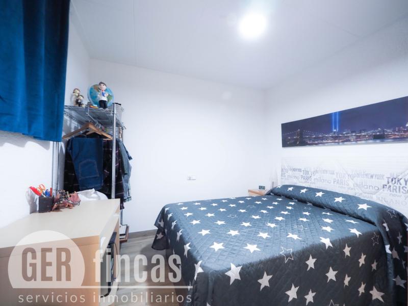 Casa sin vecinos con terraza de 25 m² y garaje para dos coches en Ca n’Aurell · Dormitorio