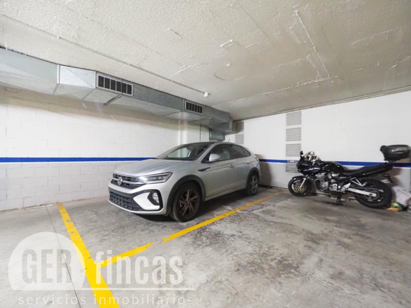 Plaza de parking con acceso por rampa en Zona Olímpica, Terrassa · Garaje/Parking