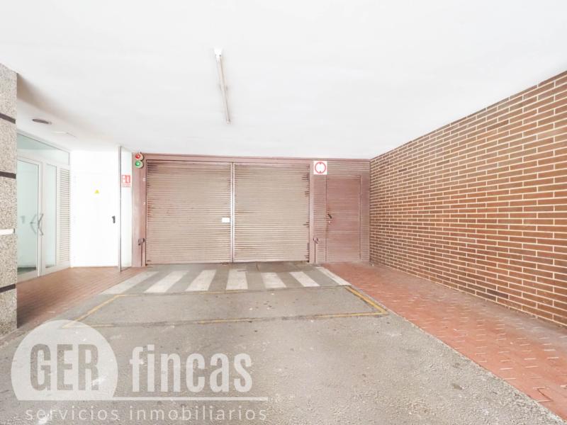 Plaza de parking con acceso por rampa en Zona Olímpica, Terrassa · Garaje/Parking