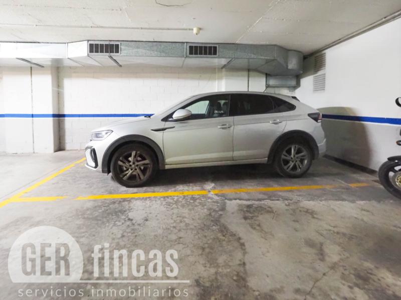 Plaza de parking con acceso por rampa en Zona Olímpica, Terrassa · Garaje/Parking