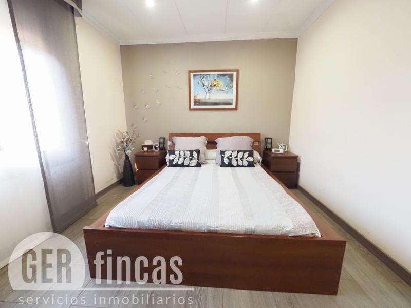Casa de cuatro vientos con jardín y planta superior diáfana · Dormitorio
