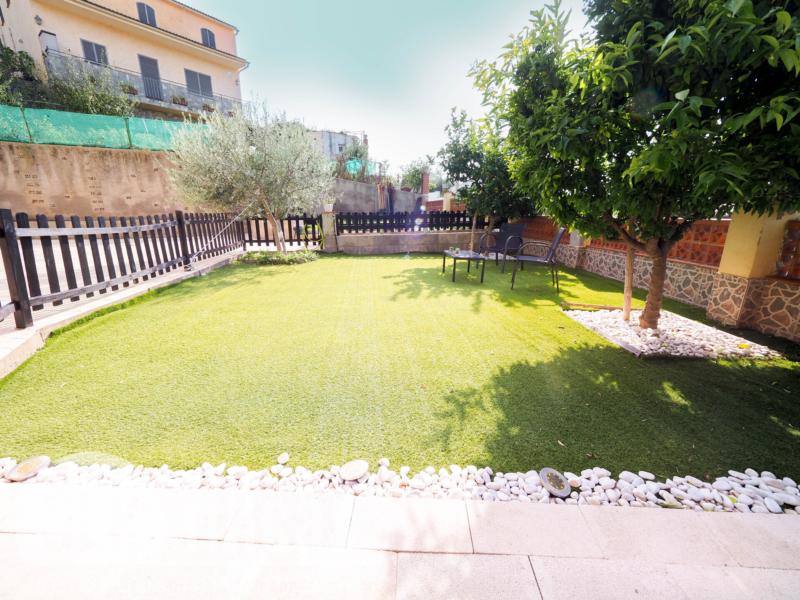 Casa de cuatro vientos con jardín y planta superior diáfana · Jardín