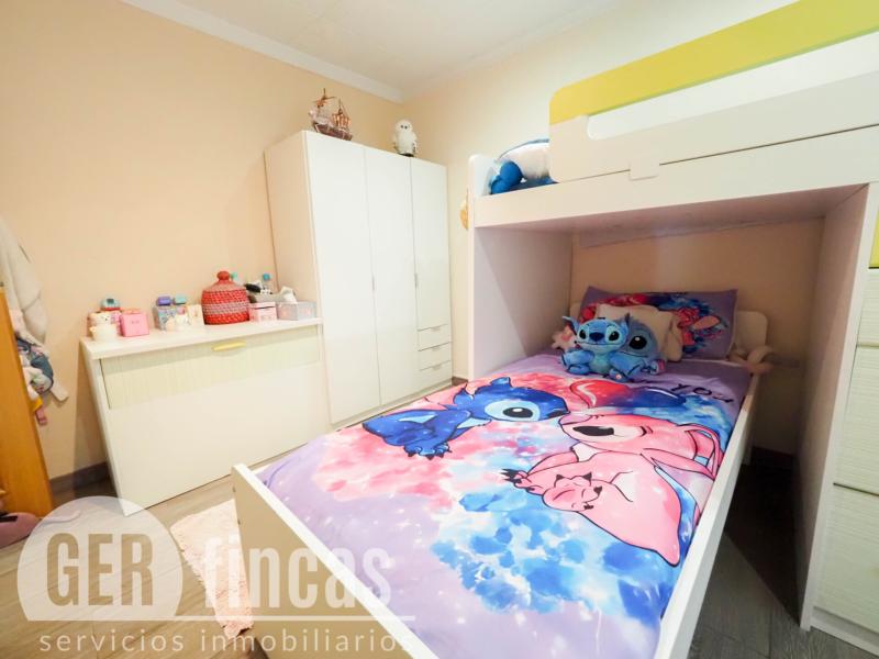 Casa de cuatro vientos con jardín y planta superior diáfana · Dormitorio